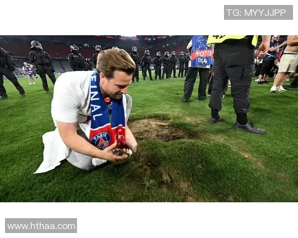 欧足联对拜仁处以罚款并关闭看台因极端球迷燃放烟花事件